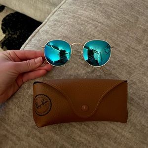 Ray-Ban Round Metal Mirror Unisex Sunglasses Matte Gold Frame/Blue Mirror